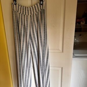 West Loop Gray and White Patterned Pants